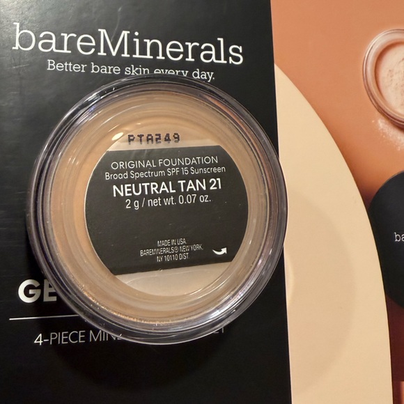 BareMinerals Mini Original Makeup Kit with Brush and Primer Neutral Tan 21 - Picture 5 of 6